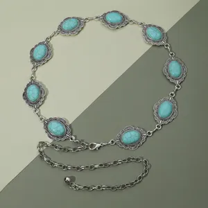Détails de la chaîne de taille en métal vintage avec pierres turquoise et sculptures florales.