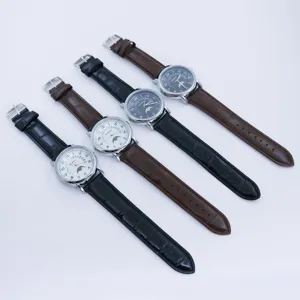 Orologio al quarzo da uomo classico con cinturino in pelle, quadrante digitale e design casual.