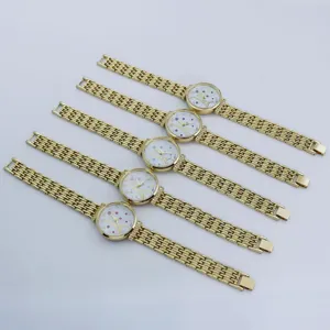 Damen Gold Quarz Uhr Mode Armbanduhr mit Eiffelturm Zifferblatt und Metallarmband Stil