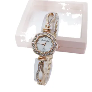 Women rhinestone quartz watch fashion flower dial gold bracelet wristwatch elegant accessory