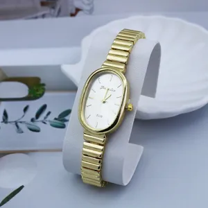 Elegante reloj de cuarzo ovalado dorado para mujer con elegante pulsera de eslabones y esfera blanca.