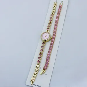 Dames quartz horloge en kristal armband set, modieuze roze wijzerplaat gouden sieraden.