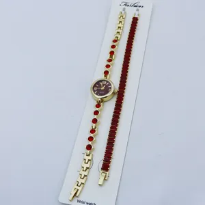 Dames quartz horloge set met rode kristallen en bijpassende armband op witte kaart.