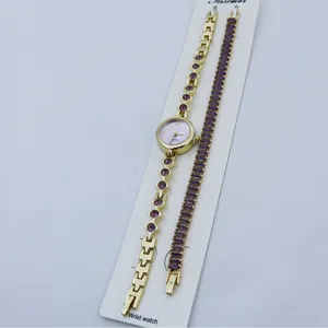 Goudkleurige kwarts horloge met paarse kristalsteen armband sieraden set detailweergave