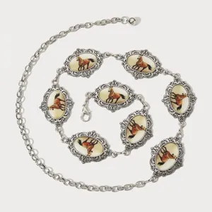 Gedetailleerd overzicht van vintage paard metalen taille ketting, zinklegering riem.