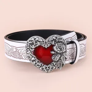 Amerikaanse retro gebosseleerde hartriem met metalen legering gesp en witte PU lederen band.