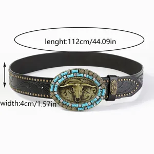 Détail de ceinture en cuir vintage tête de taureau, ceinture bohème gaufrée boucle turquoise.
