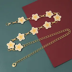 Cinturón de cadena dorada de moda con estrellas de esmalte, accesorio de cintura versátil.