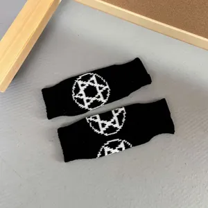 Scaldabraccia in maglia con motivo pentagramma, guanti in maglia nera stile Lolita JK caldi invernali.