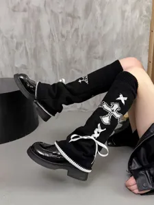 Lolita Strick Beinlinge Detail mit weißem Kreuzmuster und süßen Schleifen Schleife.