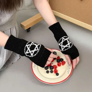 Guanti neri in maglia senza dita con pentagramma bianco scaldabraccia caldi stile Lolita