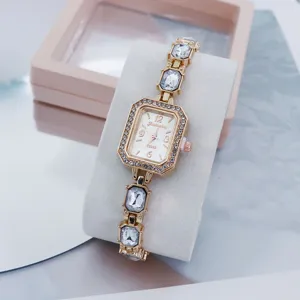 Elegante quadratische Strass-Quarz Damenuhr mit luxuriösem Goldarmband und funkelndem Zifferblatt.