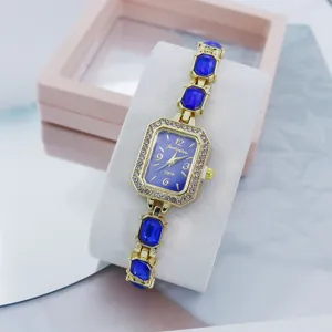 Elegante goldene Quarzdamenuhr mit blauem Kristall-Quadratzifferblatt und Edelsteinarmband.