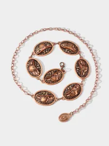 Chaîne de taille en métal cuivré vintage pour femme avec breloques ovales motif chapeau de cowboy.