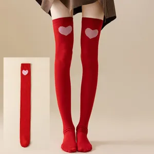 Rote Overknee Socken mit rosafarbenem Herzmuster, süße Lolita JK Stil lange Socken für Damen.