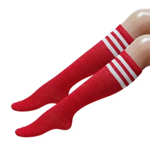Rote Kniestrümpfe für Damen mit weißen Streifen sportlicher klassischer JK Stil Strümpfe
