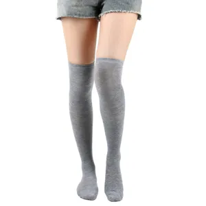 Graue Overknee-Strümpfe für Damen, klassische Baumwoll-Langstrümpfe für den Alltag.