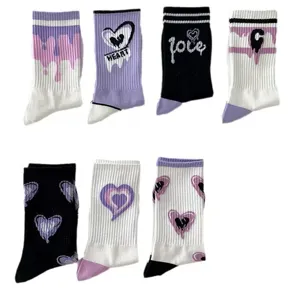 Lila Verlaufs- und schwarz-weiße Herz-Wadenstrümpfe Set, süßer cooler JK-Stil Socken.