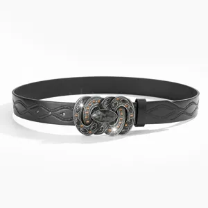 Ceinture en cuir PU noir avec boucle en métal vintage ornée et lanière en relief.