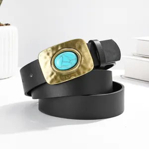 Ceinture en cuir noir vintage avec boucle en laiton antique et détail turquoise élégant.