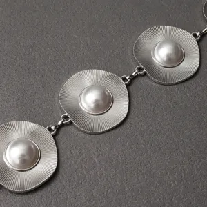 Metalen cirkel parel taille ketting detail, elegante decoratieve riem voor jurken jeans.