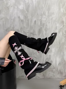 Lolita Strick Beinlinge mit rosa Kreuz Muster und süßen Schleifen für den Winter.