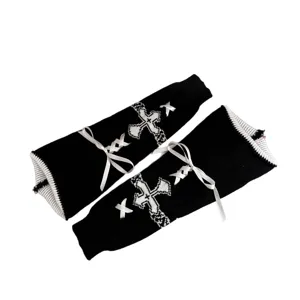 Lolita gothische schwarze Stulpen mit weissem Kreuzmuster und Schleifen fuer den Winter.