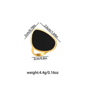 Vista dettagliata dell'anello in acciaio inossidabile nero a goccia irregolare con dimensioni.