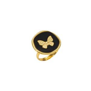 Anello in acciaio inossidabile dorato con smalto nero e rilievo di farfalla 3D.