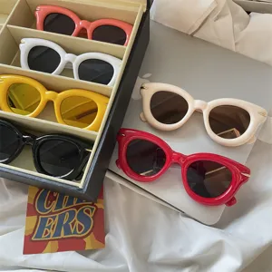 Trendige Oversize Sonnenbrille für Damen und Herren, dicke runde Brille in vielen bunten Farben.