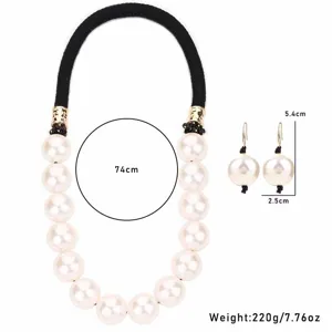 Technische Daten für luxuriöses Perlenschmuckset mit Halskette und Ohrringen.
