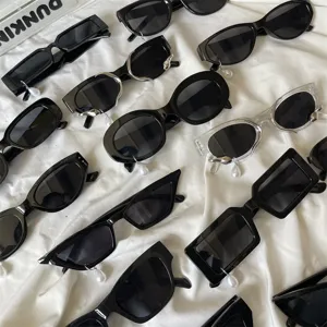 Modische Sonnenbrille mit Perlenanhänger, trendige Cat-Eye-Sonnenbrille für Damen und Herren.