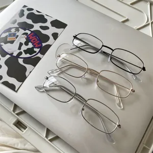 Business Office Modische Metallrahmen Brille Damen Herren Minimalistische Quadratische Optische Brille Nischen Design Brillenfassung