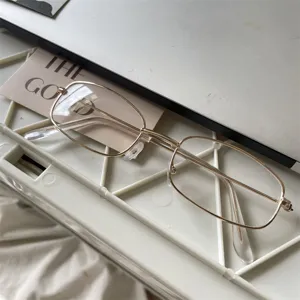 Modische Metallrahmen Klarglas Brille für Damen und Herren, vielseitiges Büro Design.