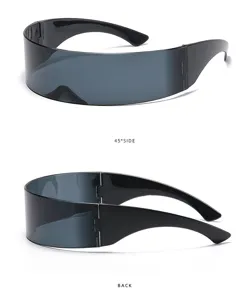 Cyberpunk Schild Sonnenbrille Detailansicht mit 45 Grad Winkel und breiten Buegeln.