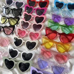 Bunte herzförmige Sonnenbrille für Damen Mode süße Brille Vintage Stil Modeaccessoires