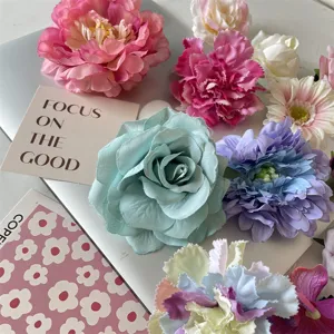 Bunte künstliche Blumen Haarspangen, süße florale Haarteile für Strandurlaub und Alltag.