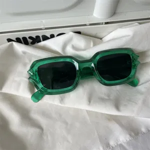 Koreanische quadratische blaugrüne Sonnenbrille für Damen, modischer und trendiger Sonnenschutz.
