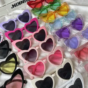 Stilvolle Retro Herz Katzenauge Sonnenbrille für Damen, bunte modische Party Sonnenbrillen.