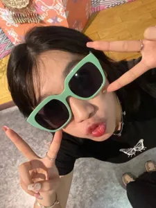 Koreanische quadratische hellgrüne Sonnenbrille für Damen, trendige modische Brille.