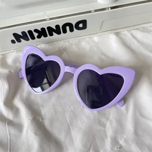 Stilvolle hellviolette Herz Katzenauge Sonnenbrille Damen trendige Retro Sommerbrille