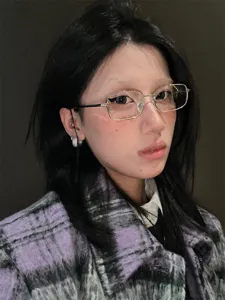Moderne silberne Metall-Brillenfassung für Damen und Herren, klare optische Flachglas-Brille.