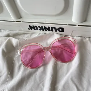 Süßigkeiten farbe rosa oversize sonnenbrille dopamin transparent streetwear mode brille