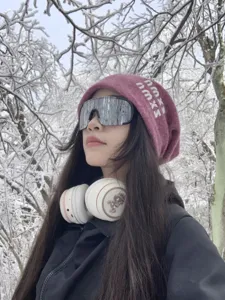 Detailansicht der Oversize Skibrille, Quecksilber mattschwarze Linse, ideal für Wintersport.
