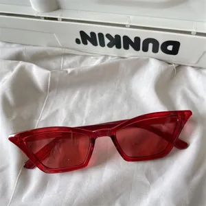 Rote transparente Cat-Eye Sonnenbrille Bonbonfarbe trendige Streetwear Mode UV-Schutz Brille