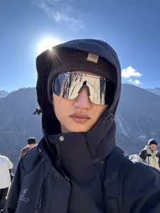 Grosse Spiegel-Sonnenschutzbrille fur Radfahren, Bergsteigen und Skifahren im Freien.