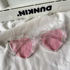 Glitzernde Herz Sonnenbrille mit rosa Gläsern, süße Vintage Mode Sonnenbrille für Damen.