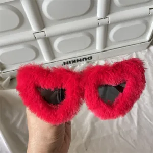 Rote flauschige Herz Sonnenbrille süße plüschige Party Brille Damen Mode Accessoire Brille