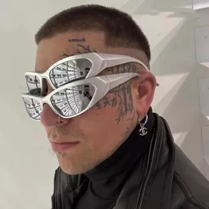 Futuristische silberne Y2K Sonnenbrille für Damen und Herren, doppellagiges Schild-Design.
