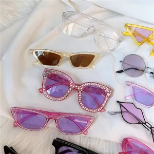 Modische Damen Sonnenbrille Set, trendy Katzenauge Strass und schicke Design Sonnenbrillen.